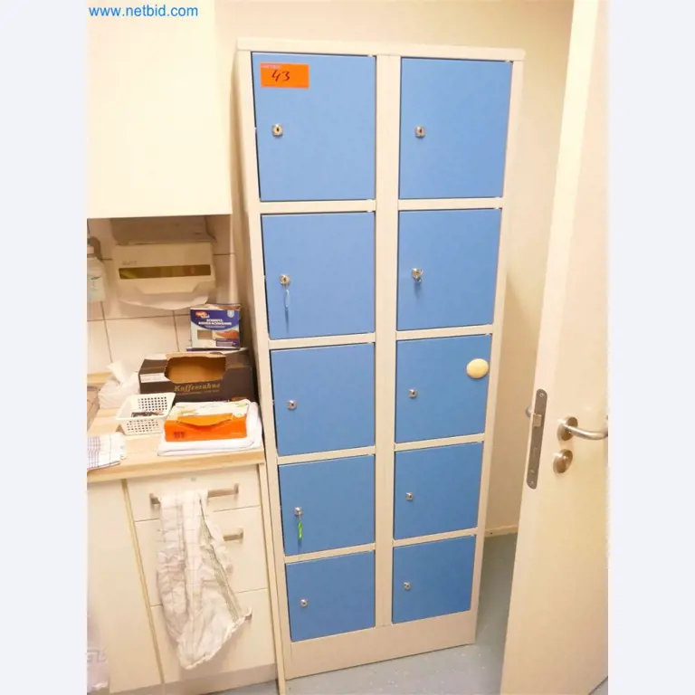 Equipamiento clínico en buen estado-2