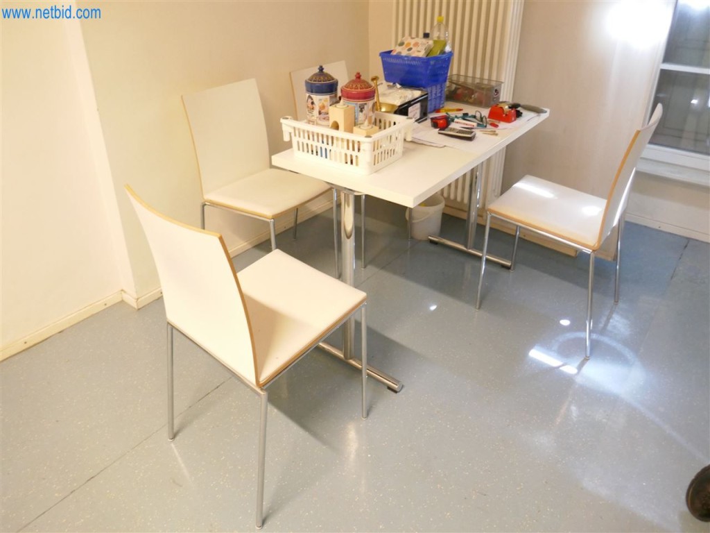 Equipamiento clínico en buen estado-3