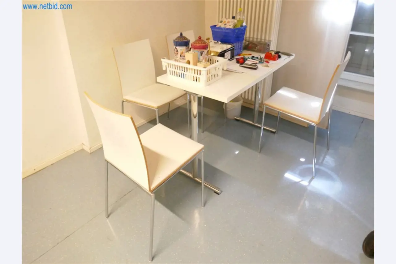 Equipamiento clínico en buen estado-3