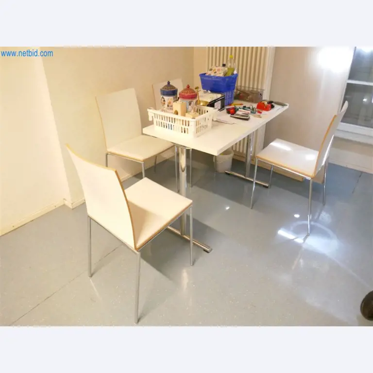 Equipamiento clínico en buen estado-3