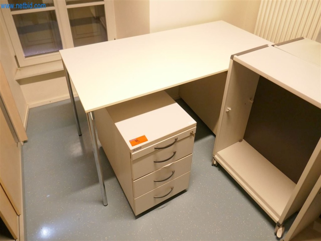 Equipamiento clínico en buen estado-1