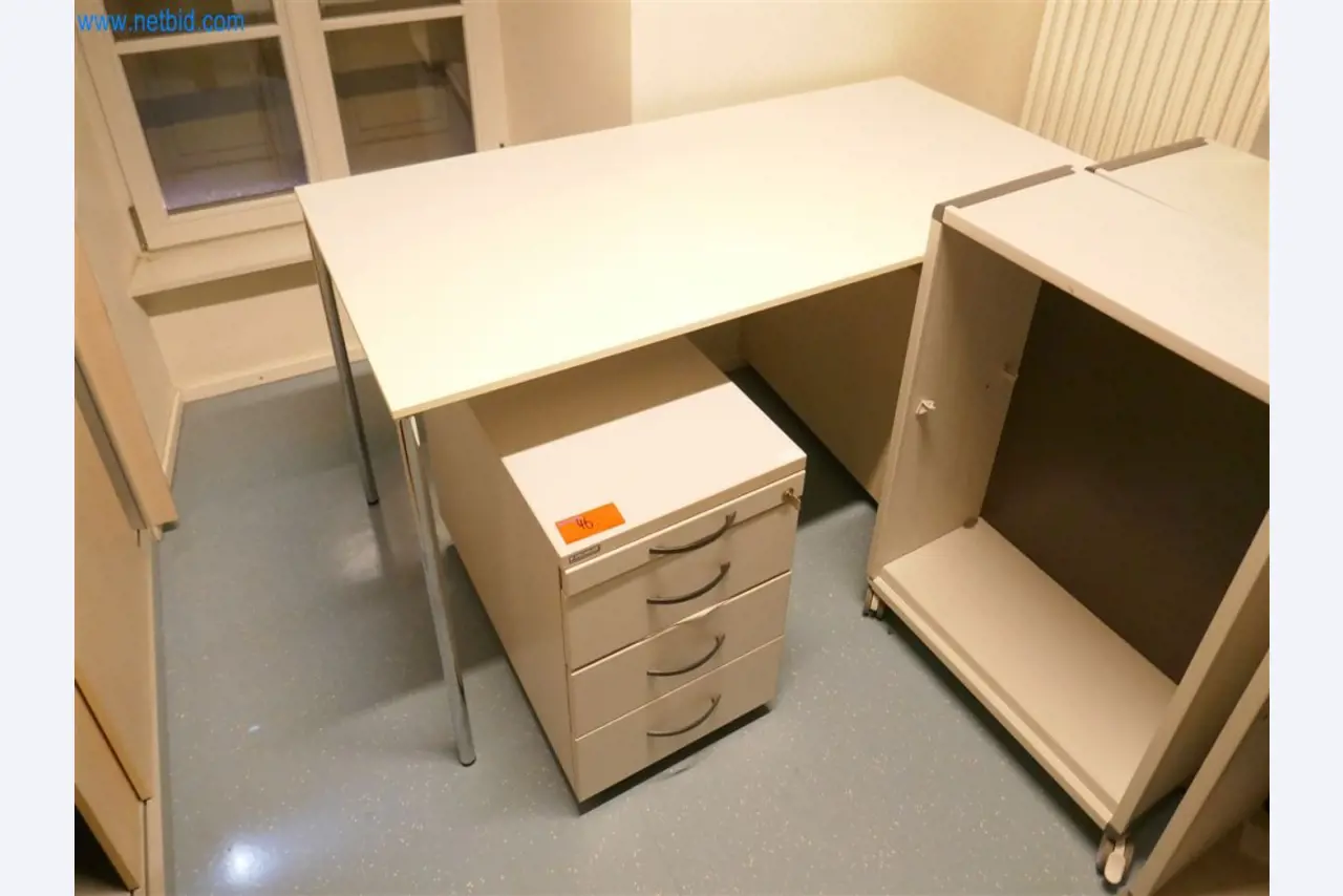 Equipamiento clínico en buen estado-1