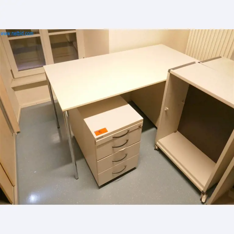 Equipamiento clínico en buen estado-1