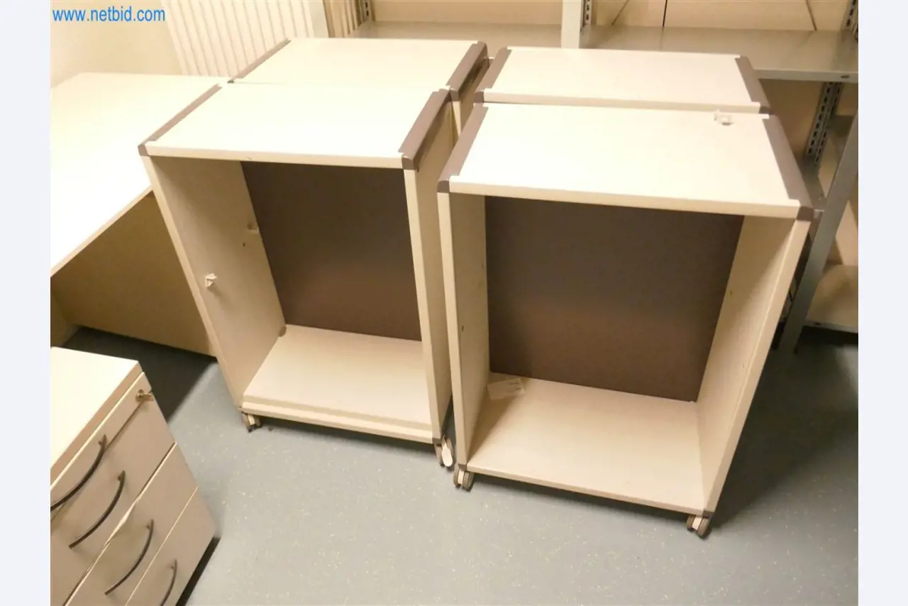 Equipamiento clínico en buen estado-2