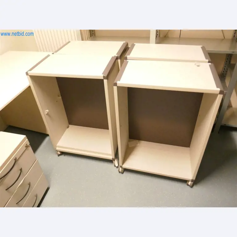 Equipamiento clínico en buen estado-2