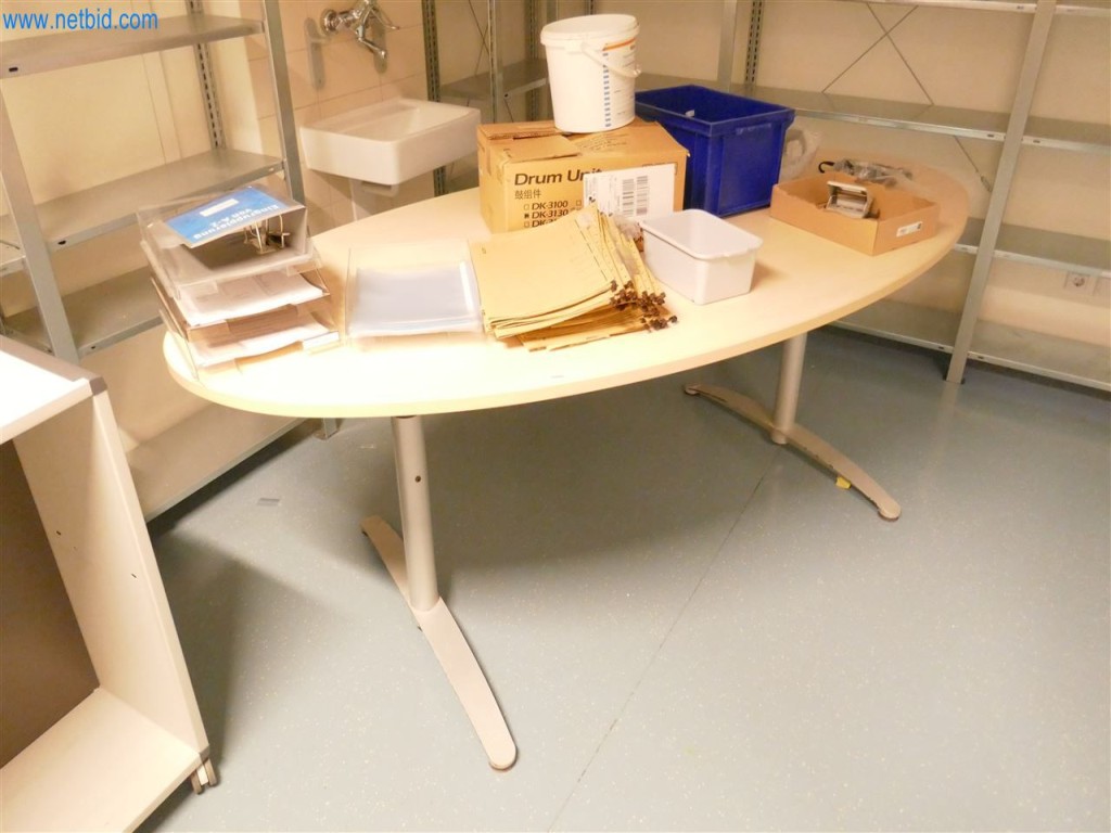 Equipamiento clínico en buen estado-3