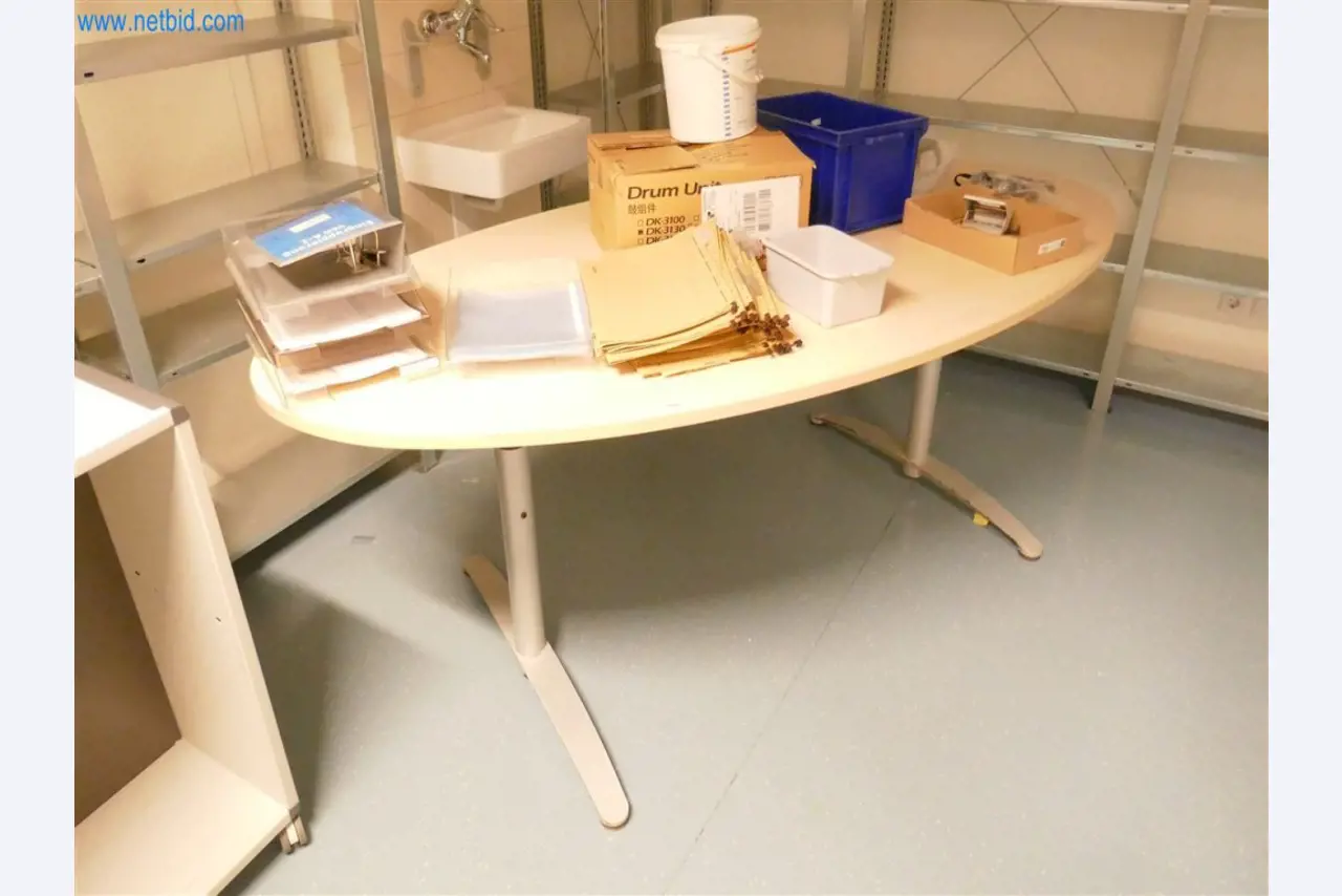 Equipamiento clínico en buen estado-3