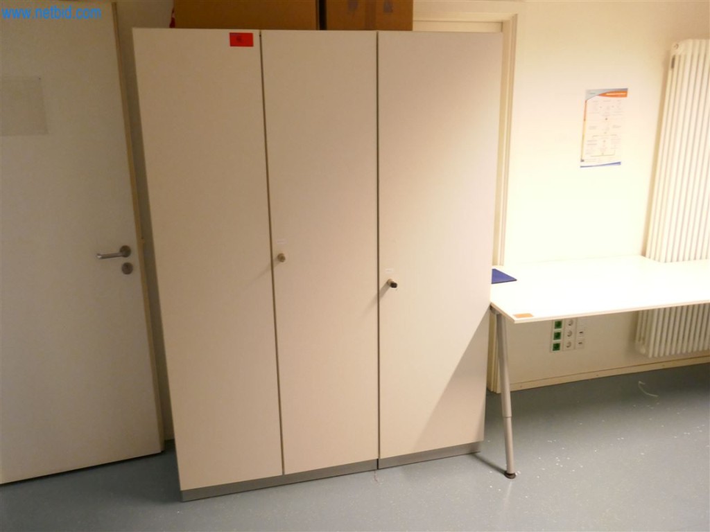 Equipamiento clínico en buen estado-4