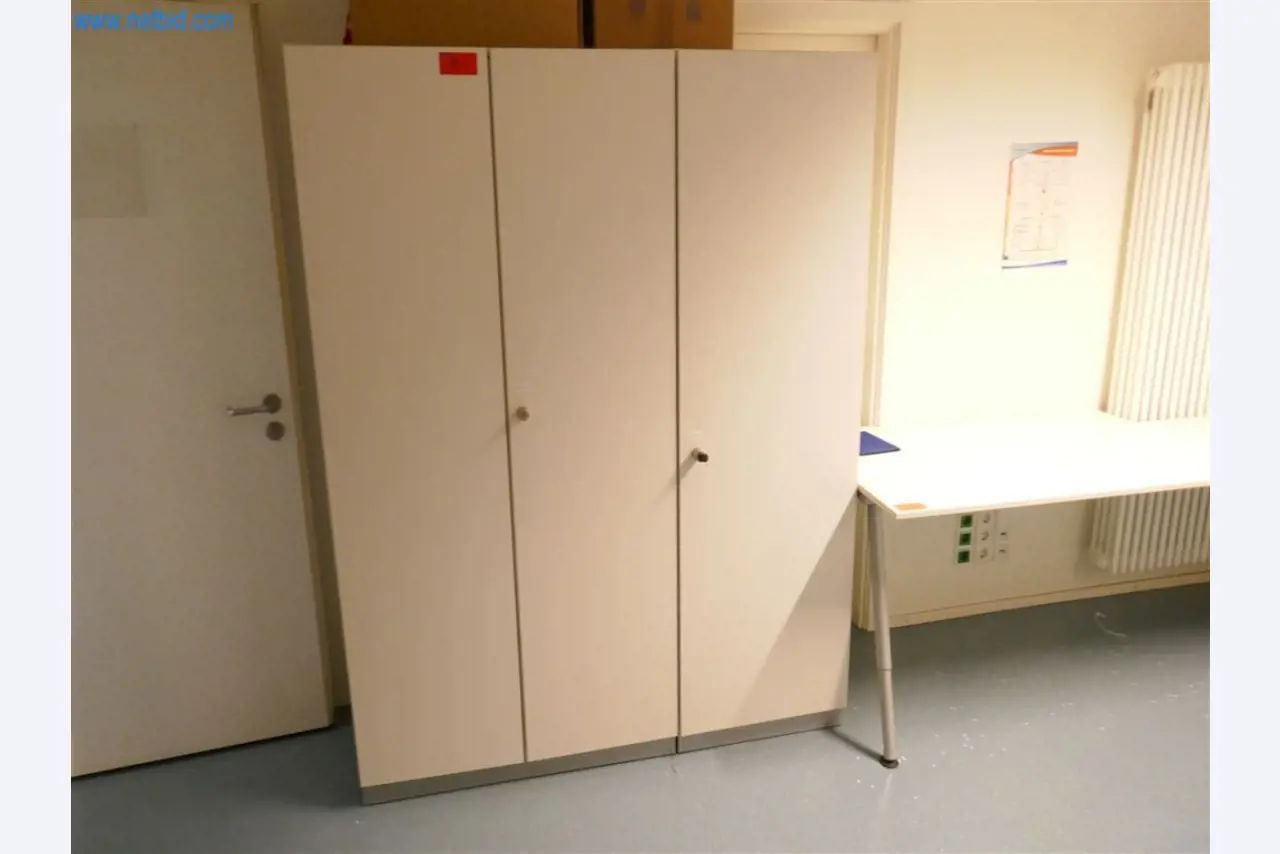 Equipamiento clínico en buen estado-4