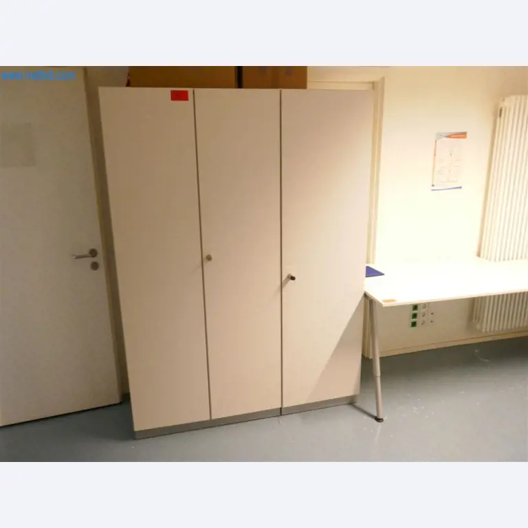 Equipamiento clínico en buen estado-4