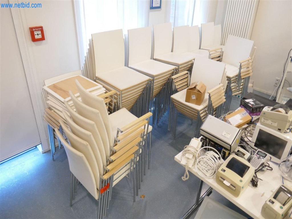 Equipamiento clínico en buen estado-1