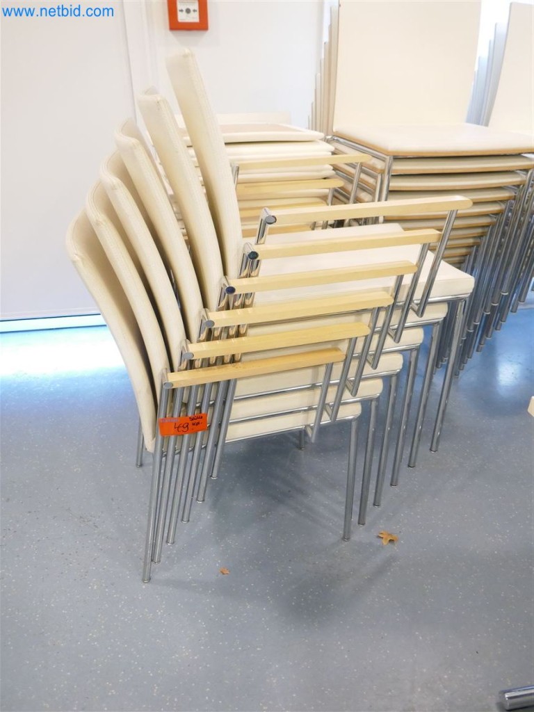 Equipamiento clínico en buen estado-2