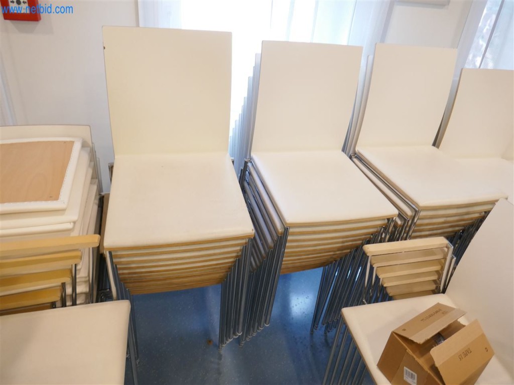 Equipamiento clínico en buen estado-3