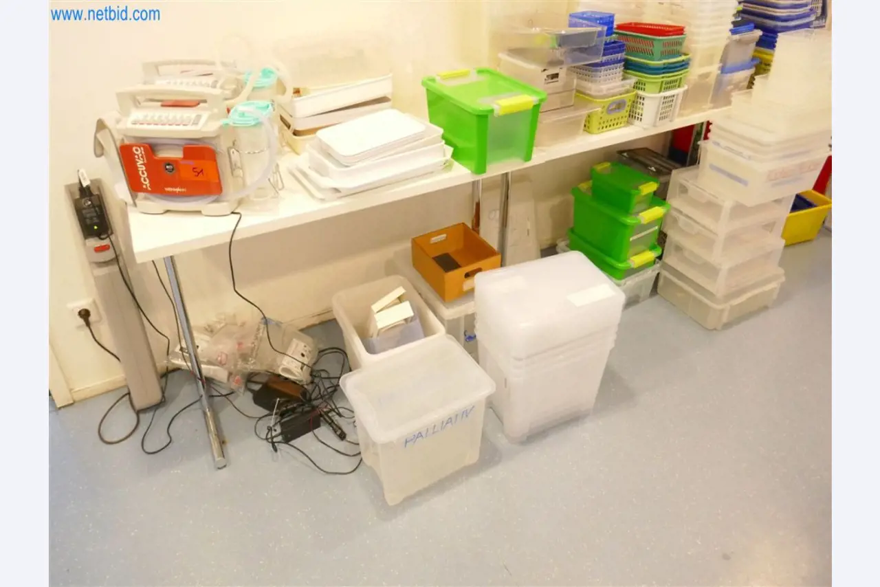 Equipamiento clínico en buen estado-3