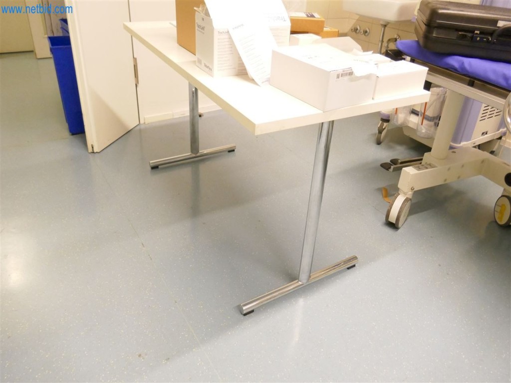 Equipamiento clínico en buen estado-2