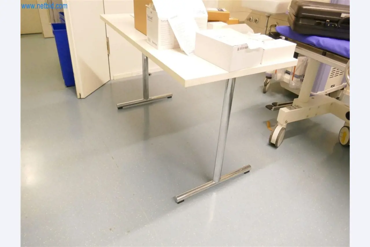 Equipamiento clínico en buen estado-2