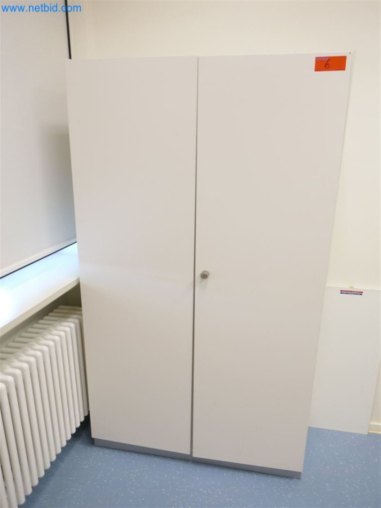 Equipamiento clínico en buen estado-3