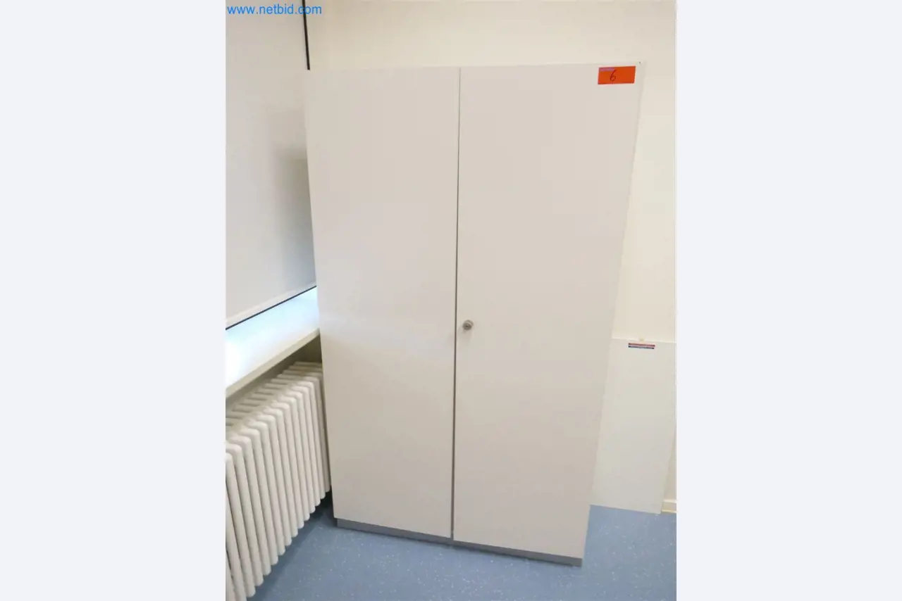 Equipamiento clínico en buen estado-3