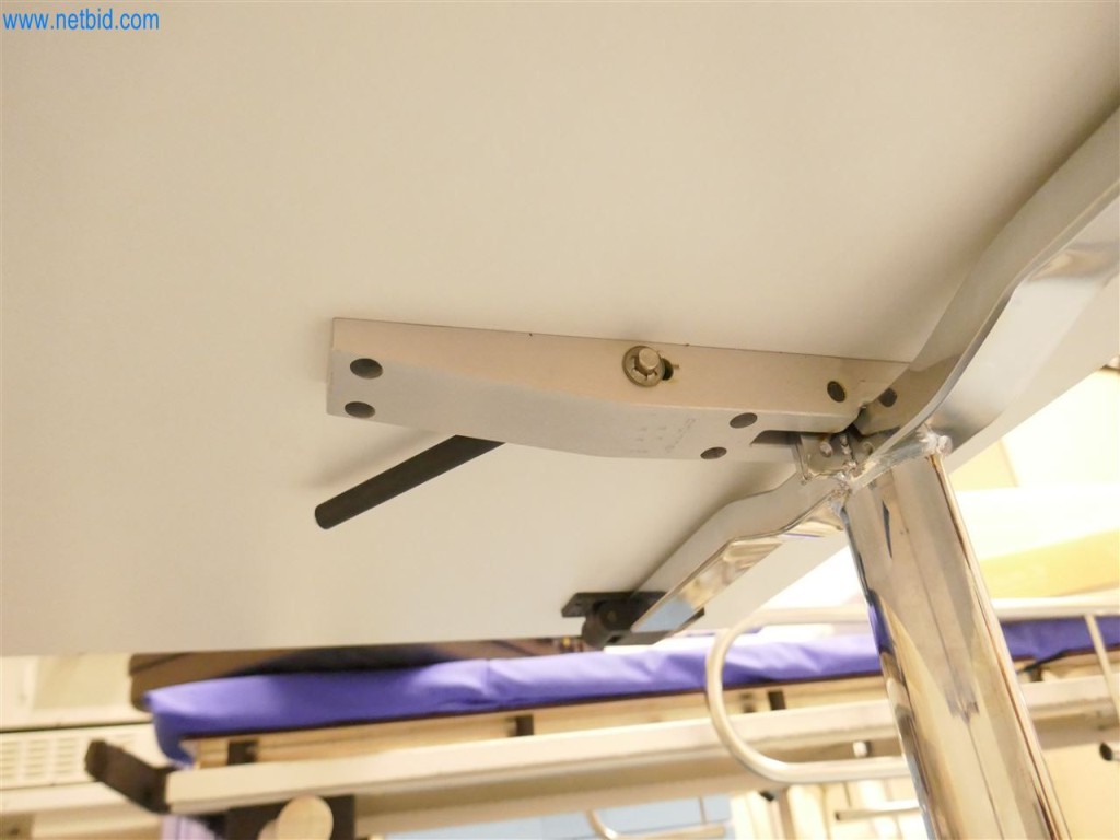 Equipamiento clínico en buen estado-4