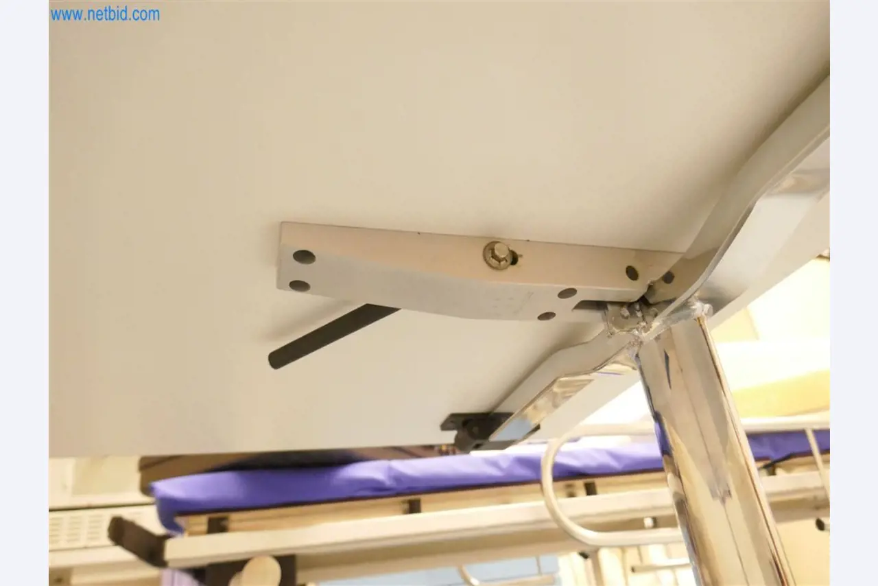 Equipamiento clínico en buen estado-4