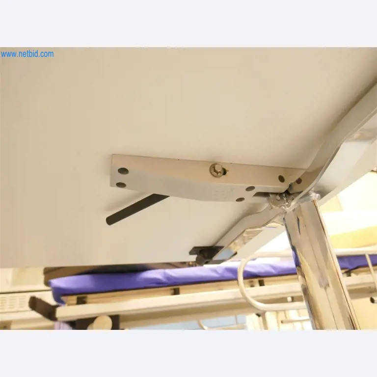 Equipamiento clínico en buen estado-4