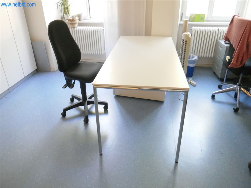 Equipamiento clínico en buen estado-1