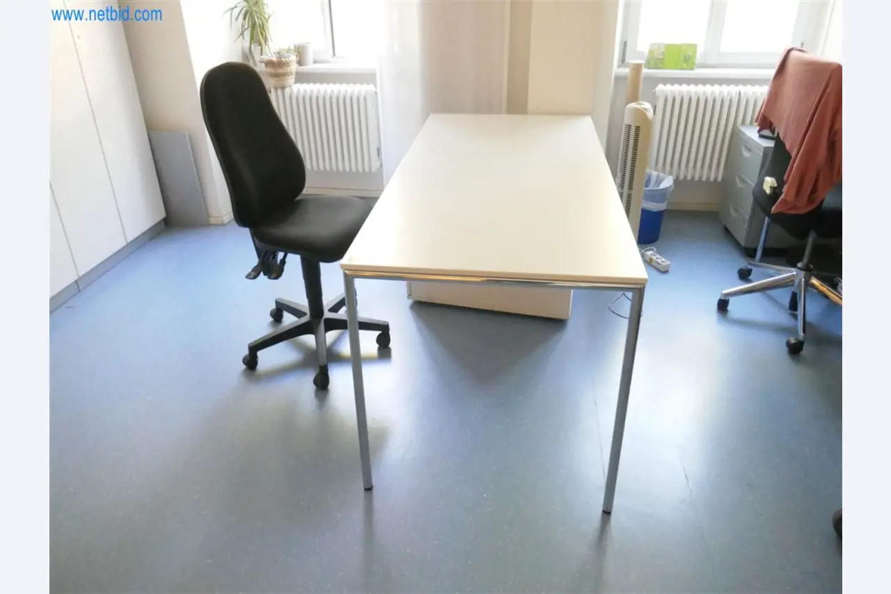 Equipamiento clínico en buen estado-1