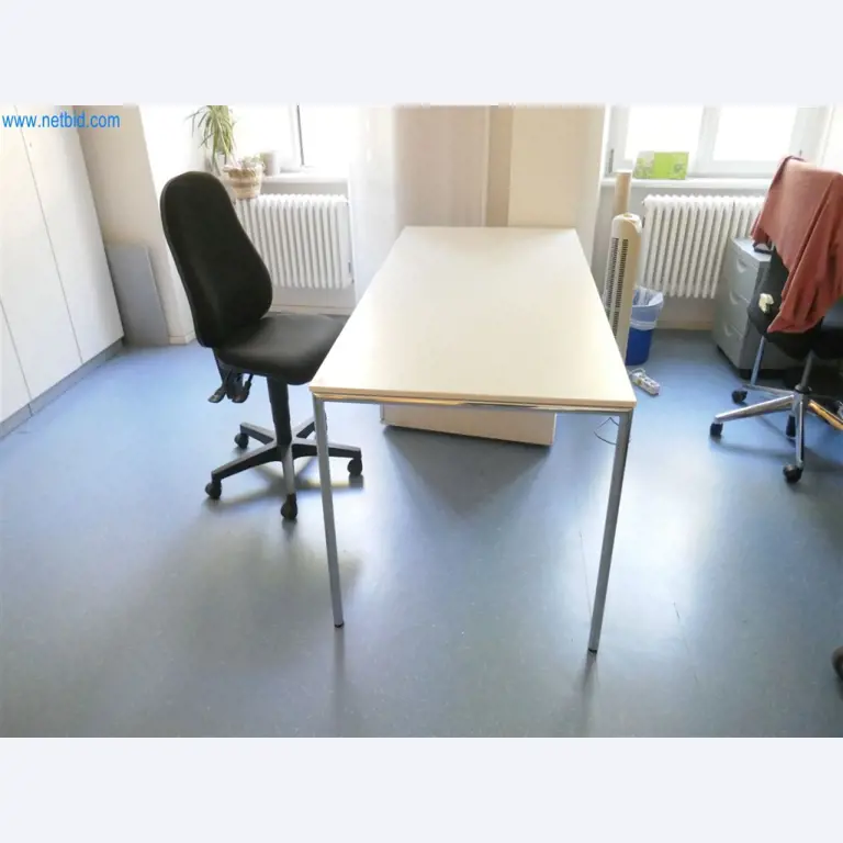 Equipamiento clínico en buen estado-1