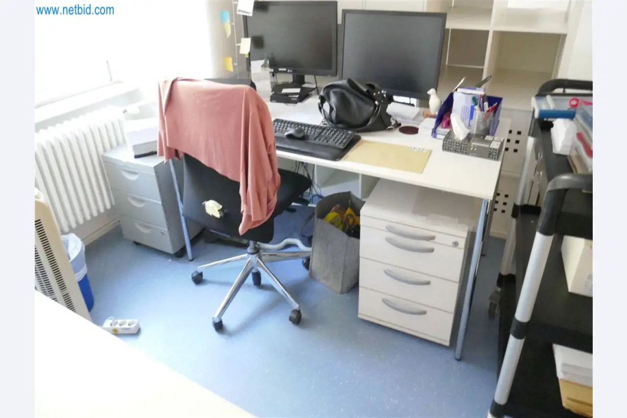 Equipamiento clínico en buen estado-2