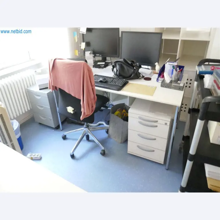 Equipamiento clínico en buen estado-2