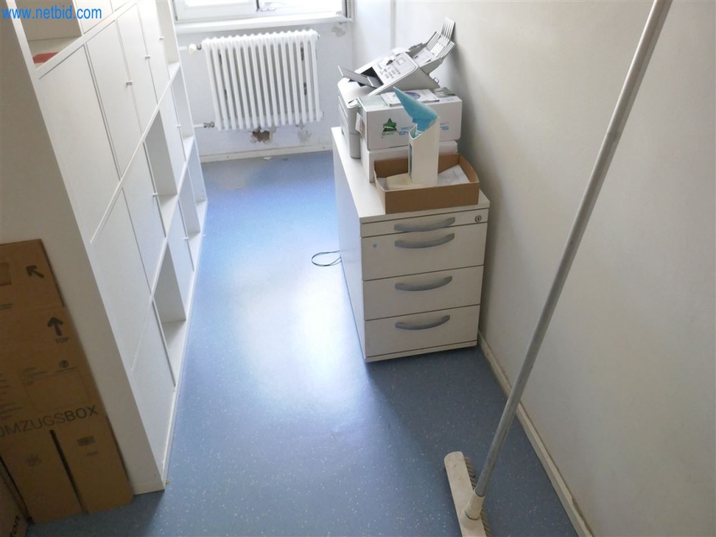 Equipamiento clínico en buen estado-4