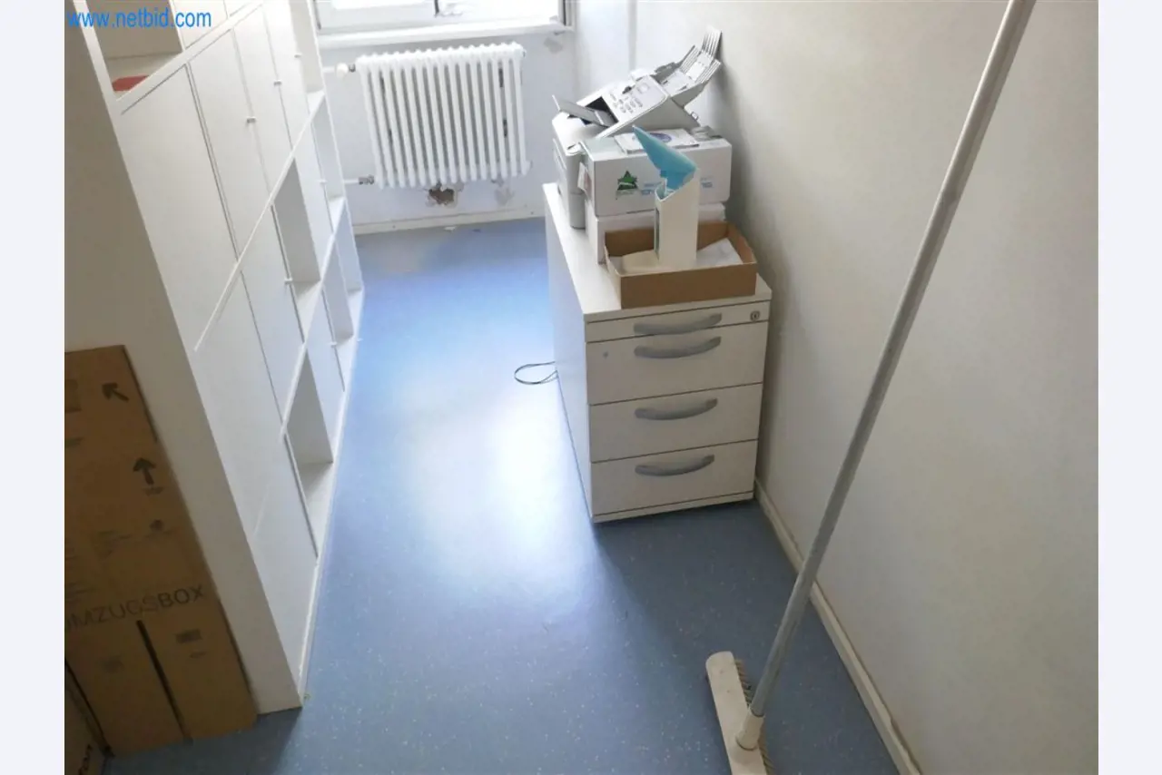 Equipamiento clínico en buen estado-4