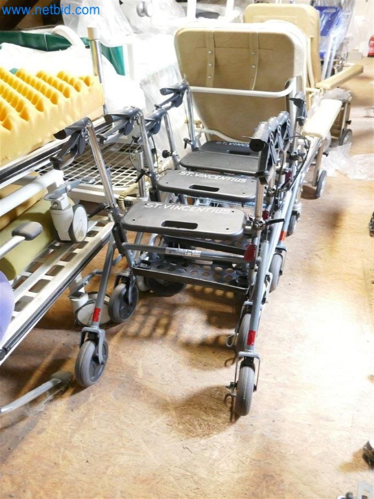 Equipamiento clínico en buen estado-10