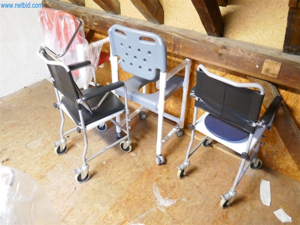 Equipamiento clínico en buen estado-13