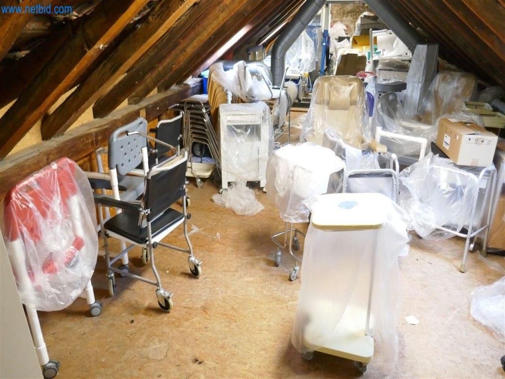 Equipamiento clínico en buen estado-1