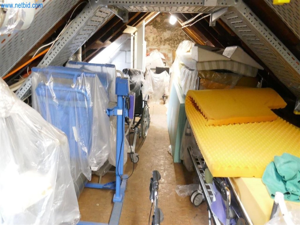 Equipamiento clínico en buen estado-2