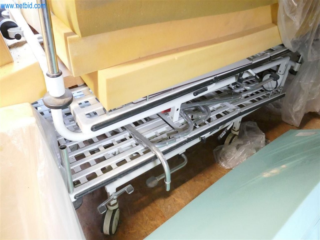 Equipamiento clínico en buen estado-8