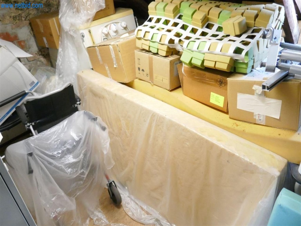 Equipamiento clínico en buen estado-9