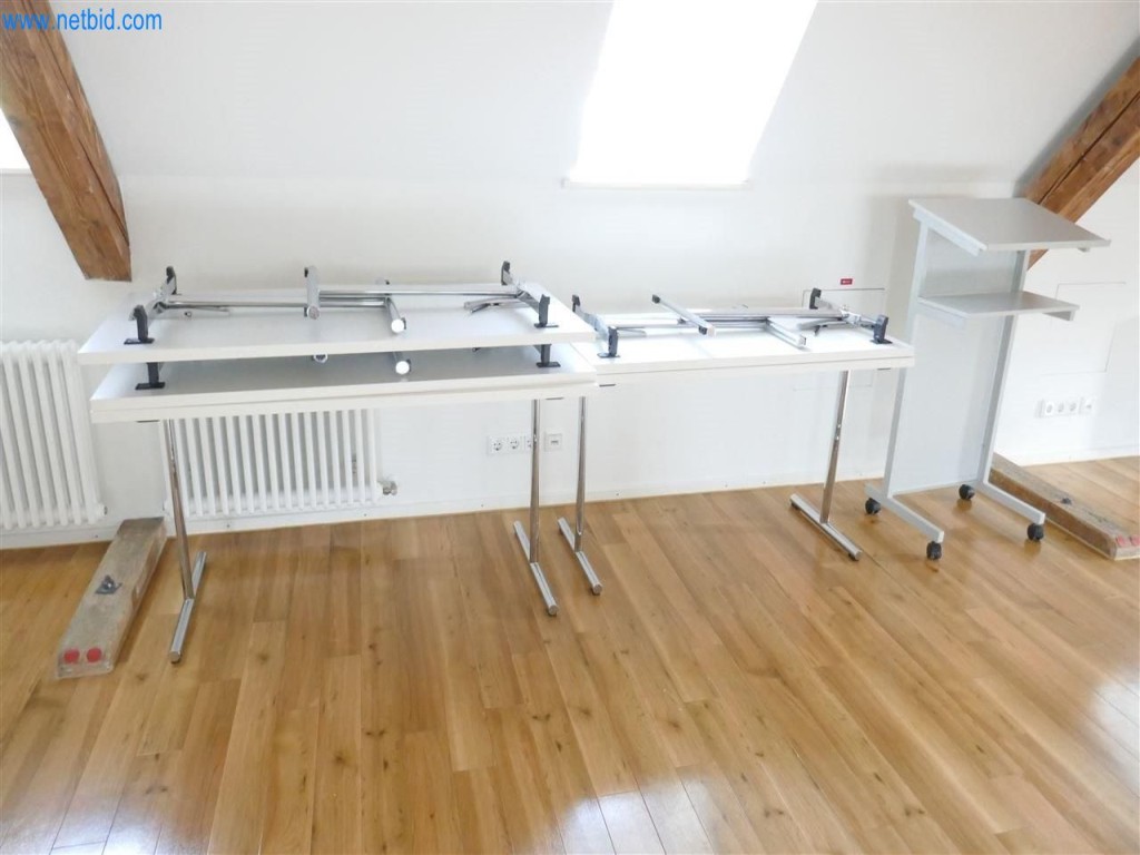 Equipamiento clínico en buen estado-3