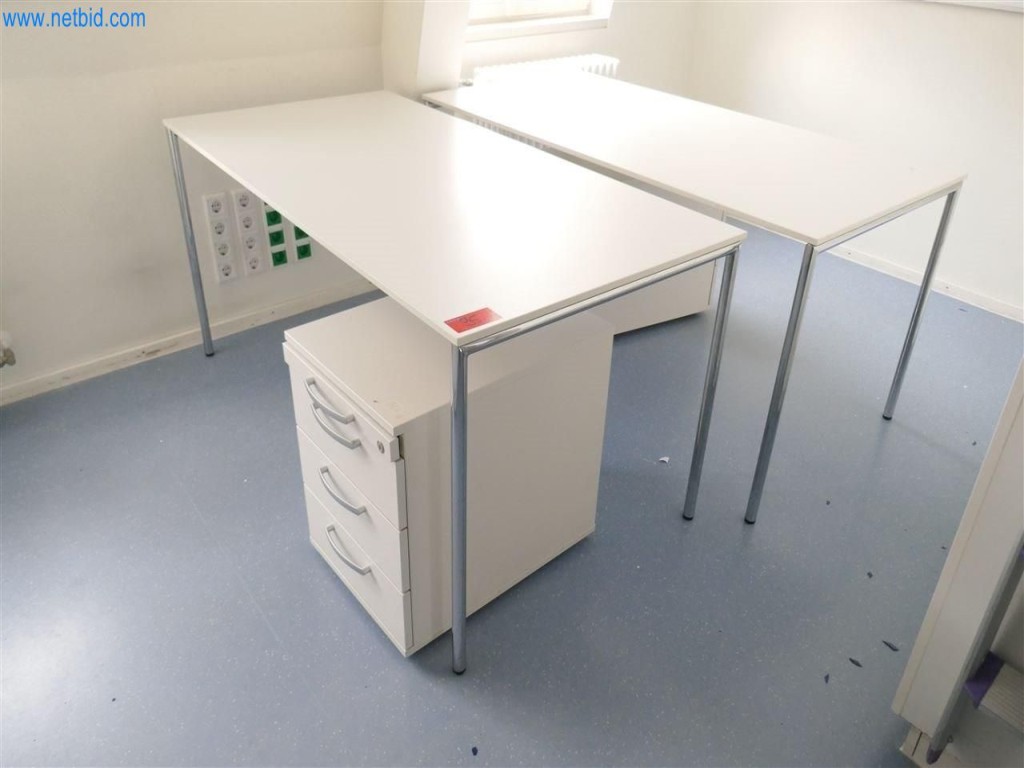 Equipamiento clínico en buen estado-1