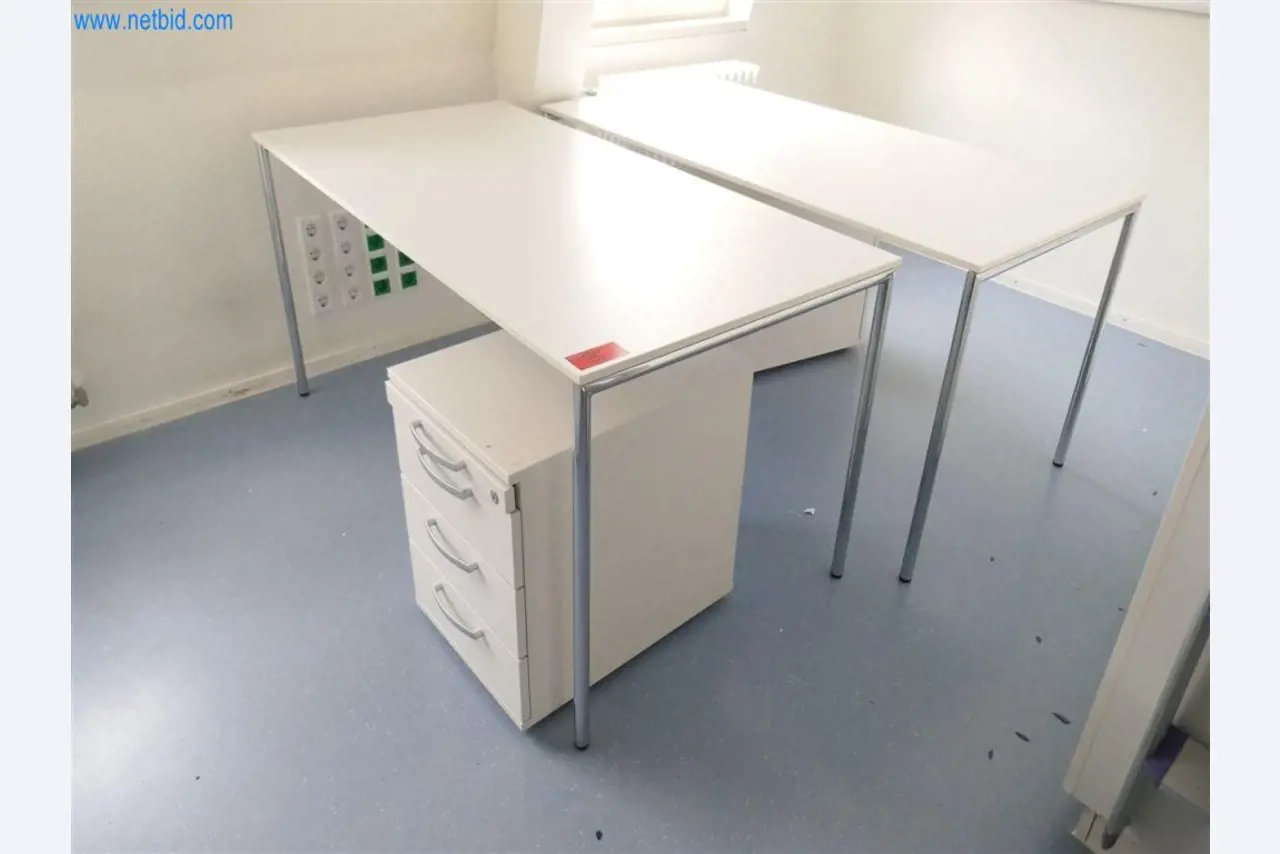 Equipamiento clínico en buen estado-1