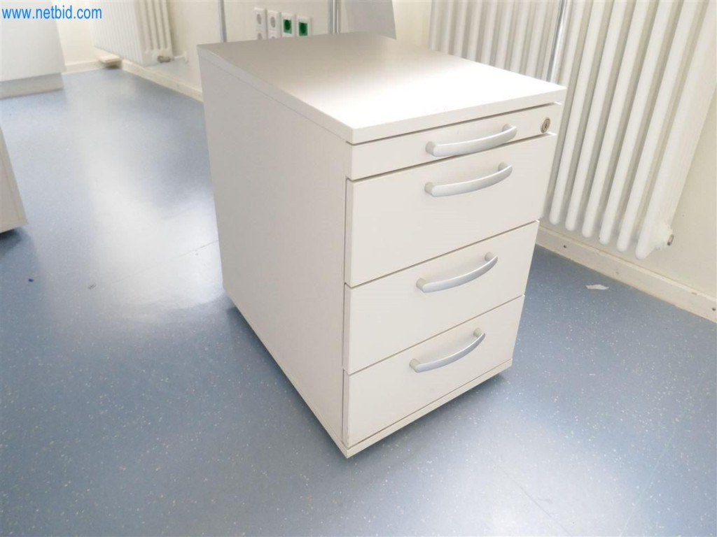 Equipamiento clínico en buen estado-2