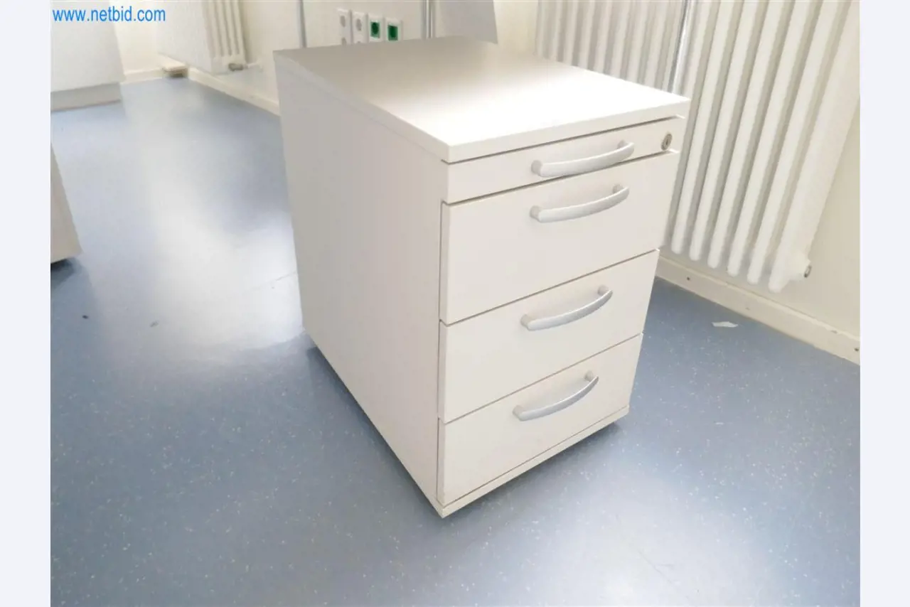 Equipamiento clínico en buen estado-2