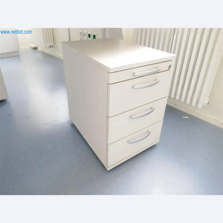 Equipamiento clínico en buen estado-2