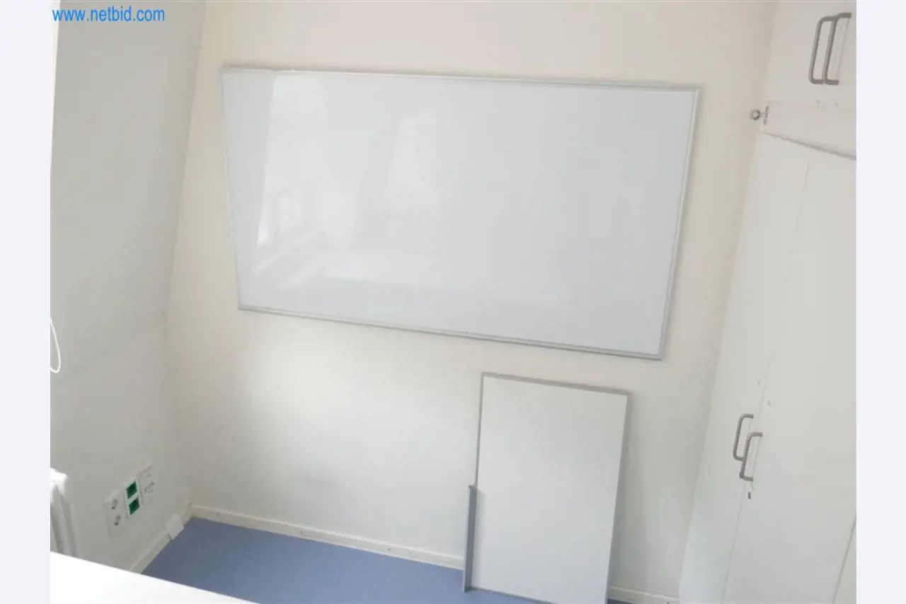 Equipamiento clínico en buen estado-3