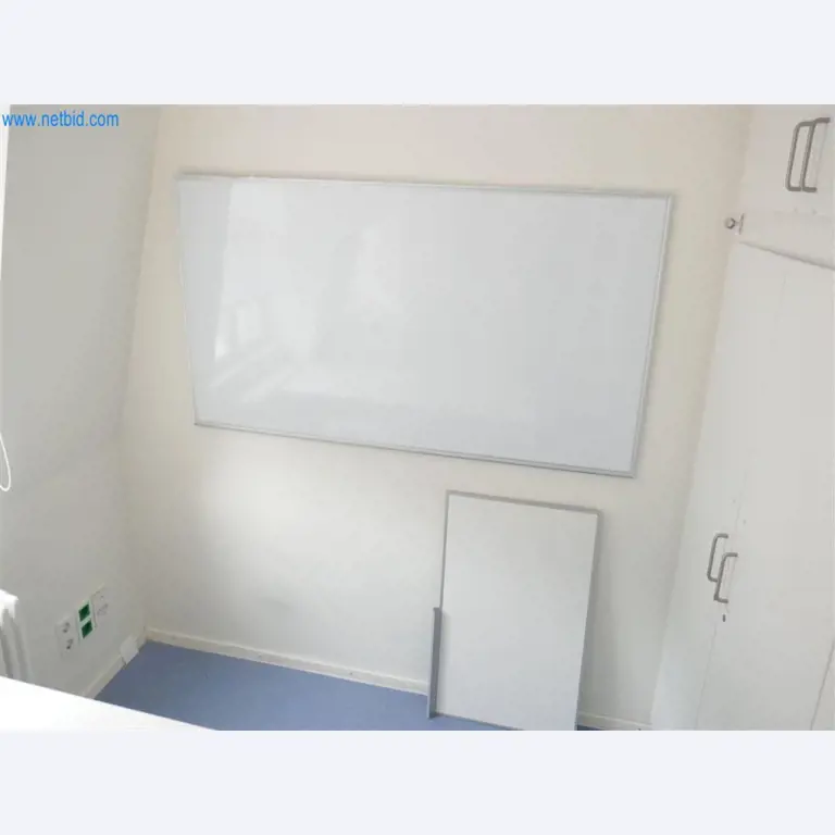 Equipamiento clínico en buen estado-3