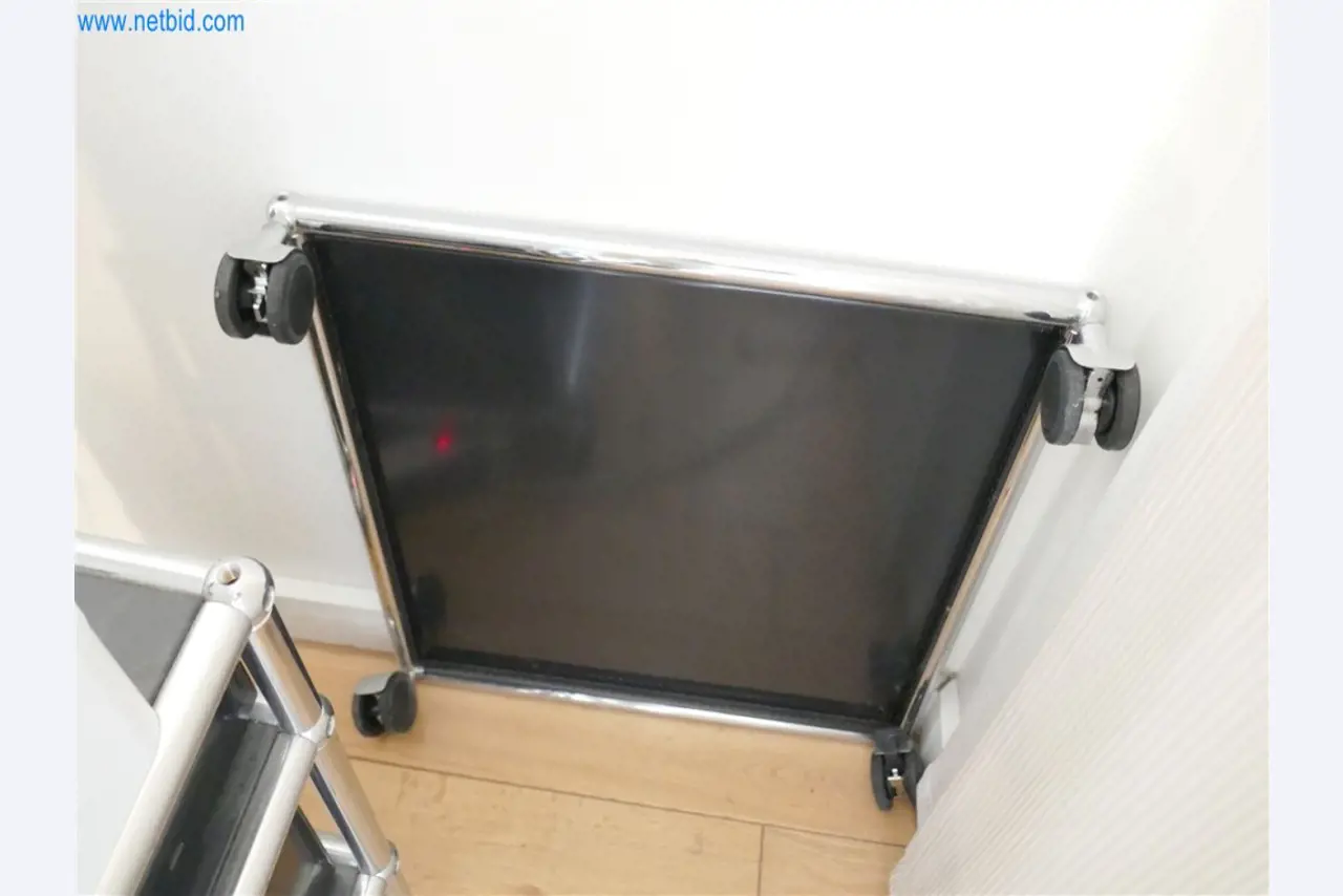 Equipamiento clínico en buen estado-3