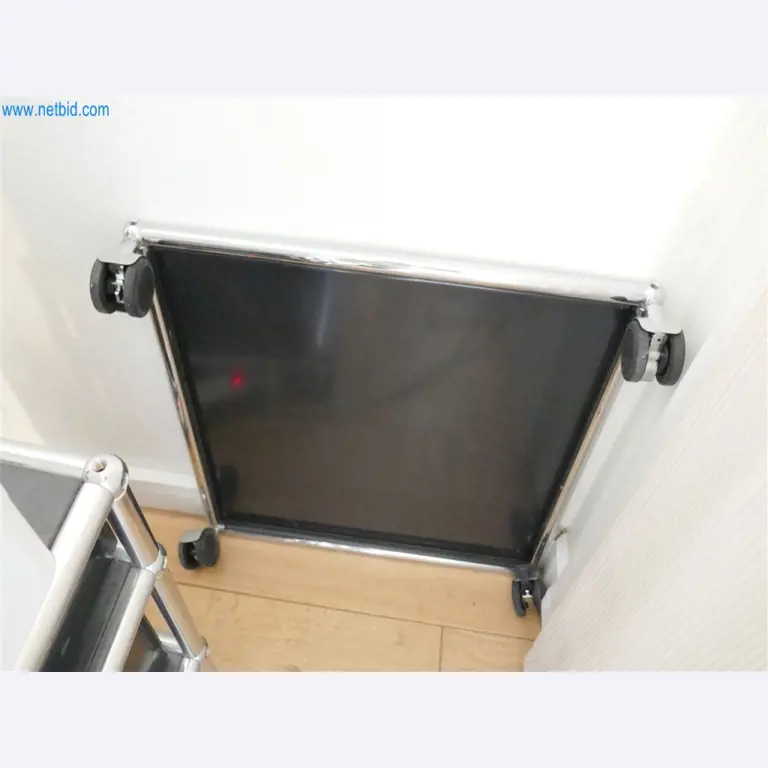 Equipamiento clínico en buen estado-3