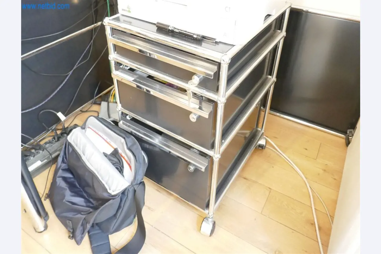 Equipamiento clínico en buen estado-4