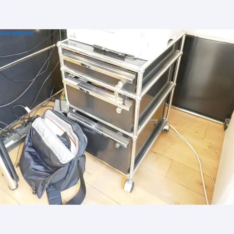 Equipamiento clínico en buen estado-4